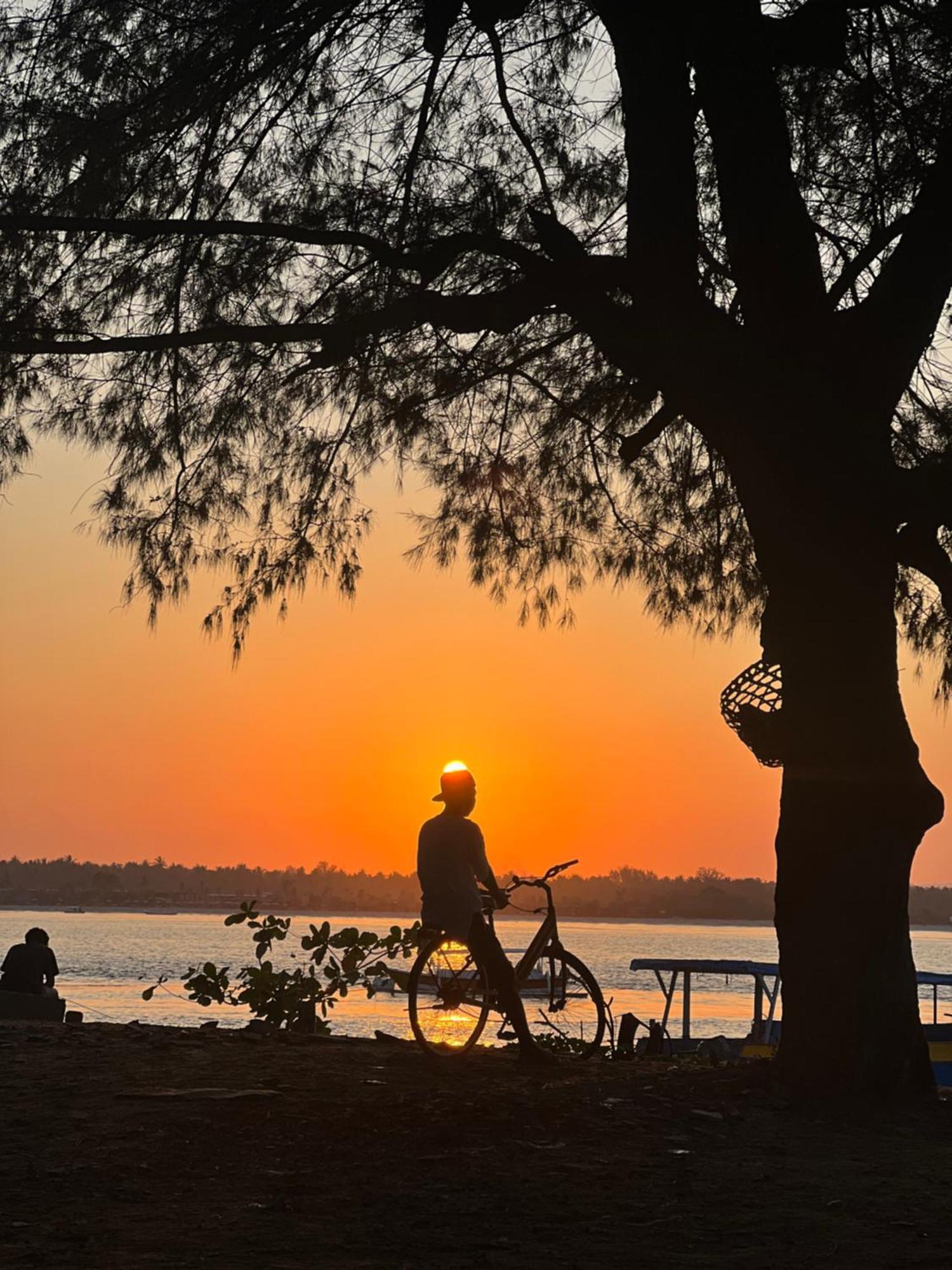 Tropica Gili Total Body Fit - Free Access Gym And Coworking Space Gili Trawangan Exterior foto