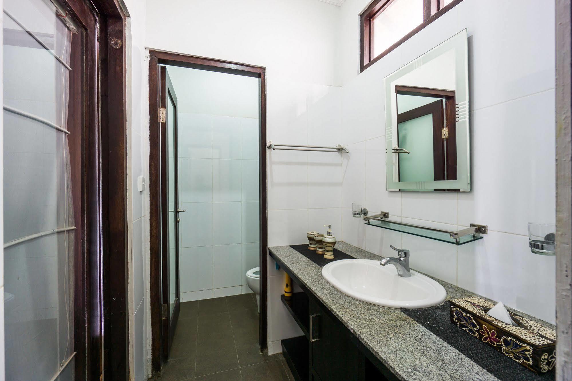 Tropica Gili Total Body Fit - Free Access Gym And Coworking Space Gili Trawangan Exterior foto