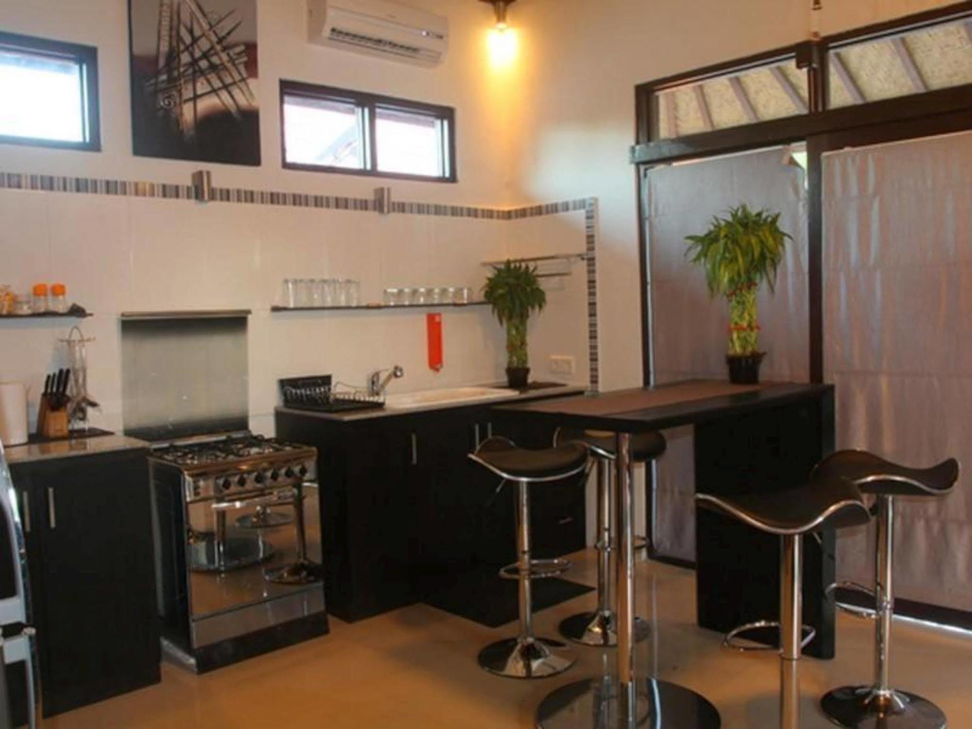Tropica Gili Total Body Fit - Free Access Gym And Coworking Space Gili Trawangan Exterior foto